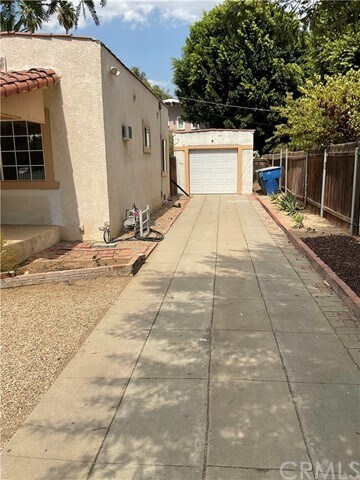 Building Photo - 4091 Linwood Pl