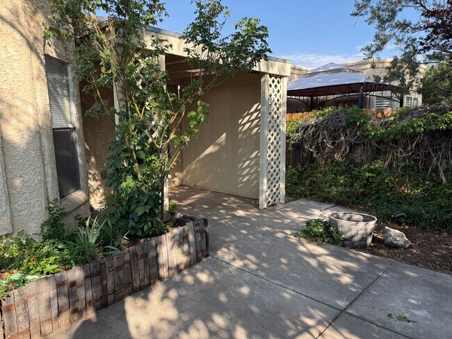Building Photo - Nice 2 or 3 bedroom patio home in Taylor R...