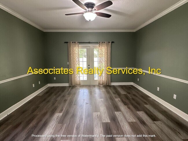 Building Photo - Beautiful Family home in Mentone!