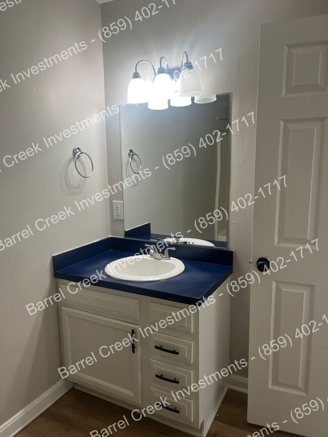 Building Photo - Newly renovated, three-story townhome!