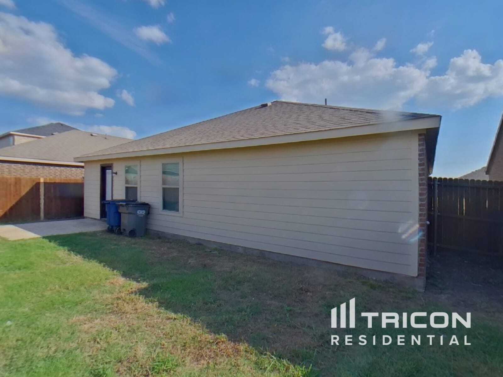 Building Photo - 1112 Roman Dr