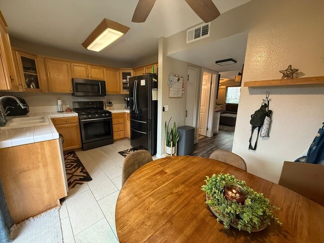 Building Photo - 2BR/1.5BA Condo in ALPINE available w/ 2 assigned parking spots!