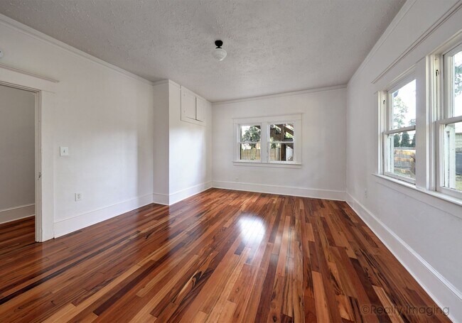 Building Photo - 6015-6017 SE 99th Ave
