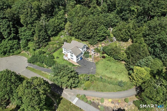 Building Photo - 11 Squantz View Dr