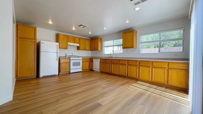 Building Photo - 6176 Windmill Island Ave