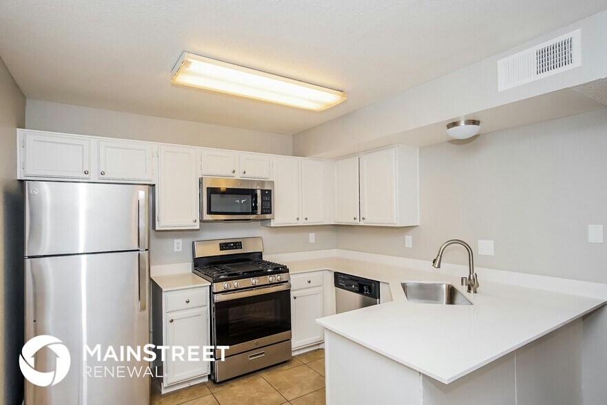 Building Photo - 6708 W Sheffield Dr