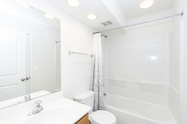 Building Photo - 1841 Graymount Way