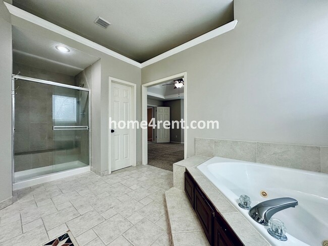 Building Photo - Beautiful Overland Park Home in Blue Valle...