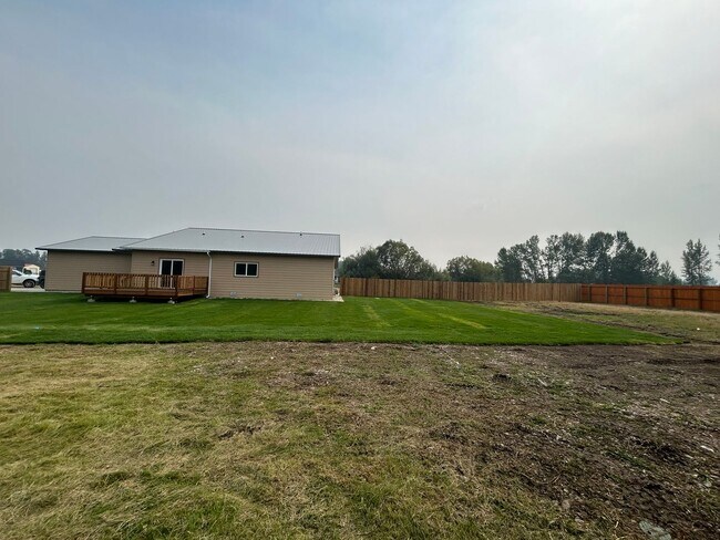 Building Photo - Beautiful 3 bed, 2 bath Hamilton home