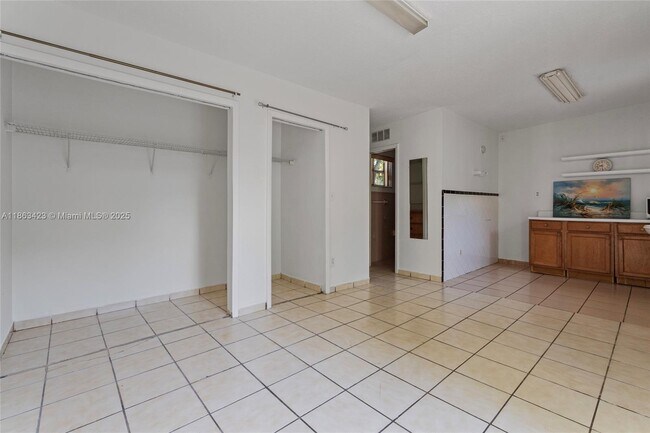 Building Photo - 5973 SW 41st St