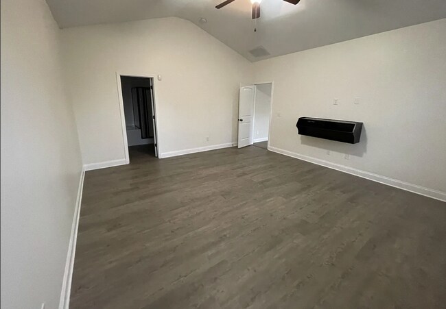 Building Photo - Charming Like-New 3BR Home with Fenced Yard & Easy Commute Near Fort Jackson