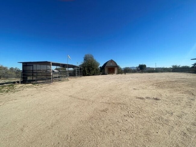 Building Photo - 21620 W Narramore Rd