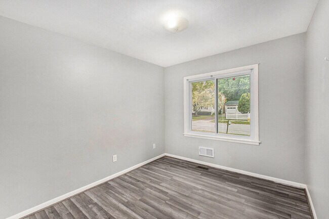 Building Photo - 4490 Blaine Ave SE