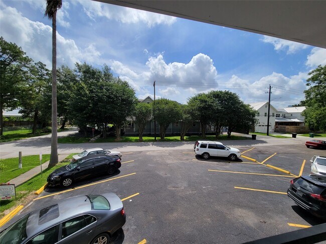 Building Photo - 845 Beverly St