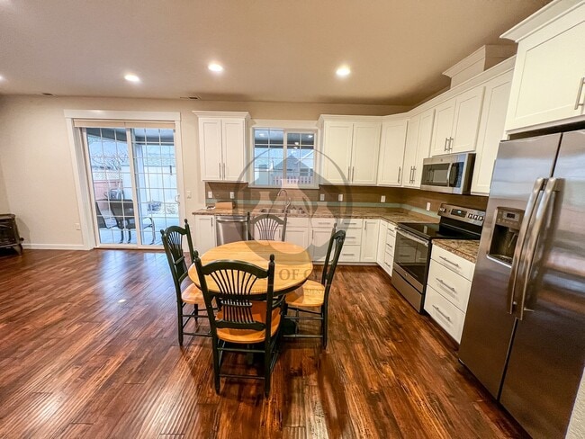 Building Photo - All-Inclusive Stayton Living! Rent Includes All Utilities, Internet, and a Private Garage!