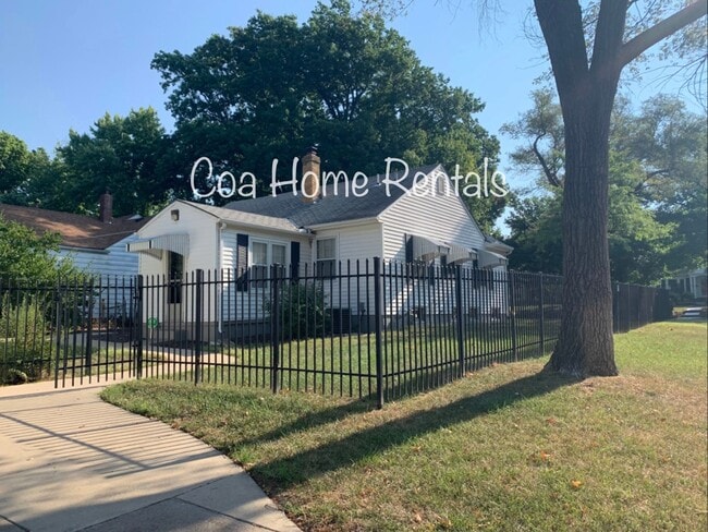 Building Photo - Remodeled East Side Home