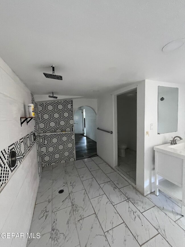 Building Photo - 216 Pacific Dr