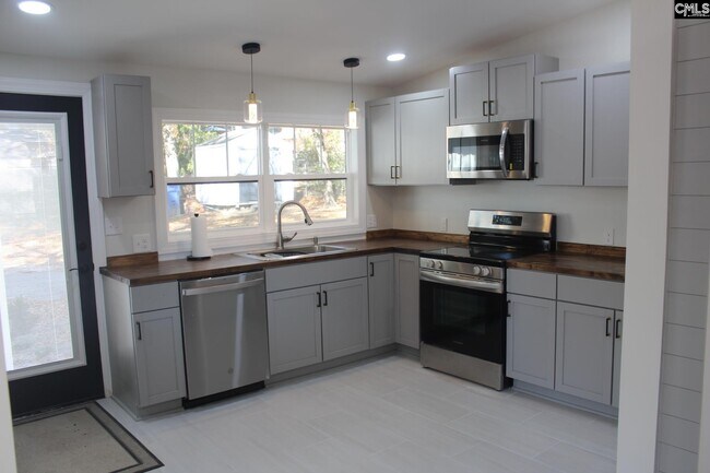 Building Photo - 955 Laurie Ln