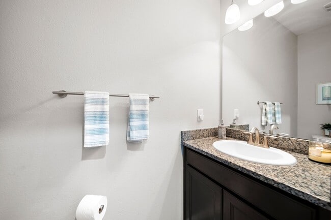Building Photo - Your Dream Home Awaits!!!