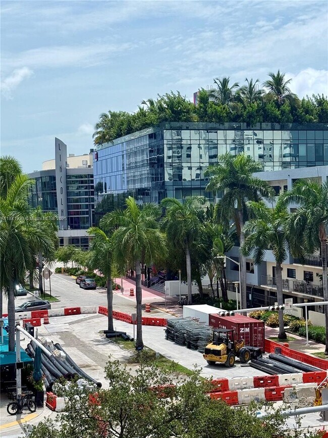 Building Photo - 1331 Lincoln Rd