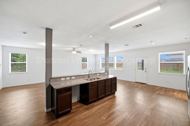 Building Photo - 10322 Urban Oak Trl