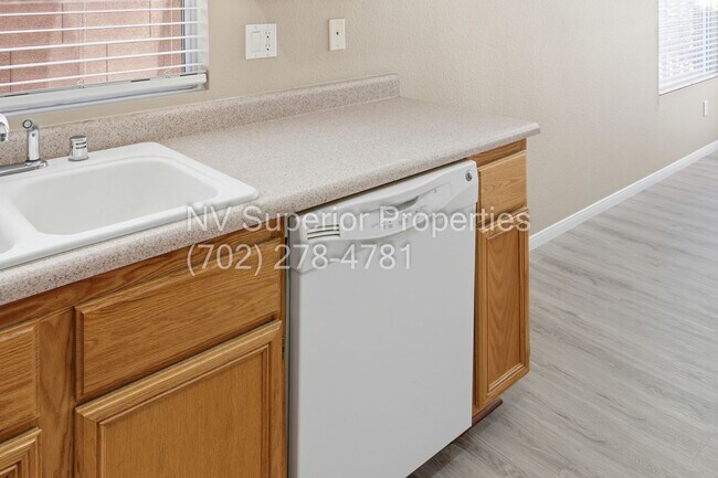 Building Photo - NW!! Single Story!! New Luxury Vinal Plank flooring!! New Carpet Bedrooms 2 & 3!!! New Interter P...