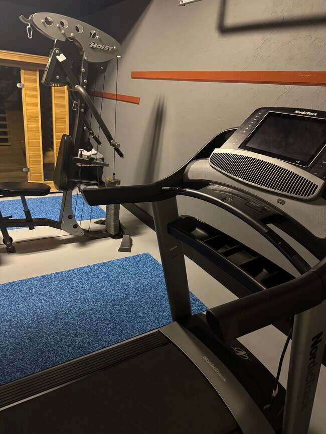 4 person Infrared Sauna / Treadmill / workout station - 494 Teal Ln