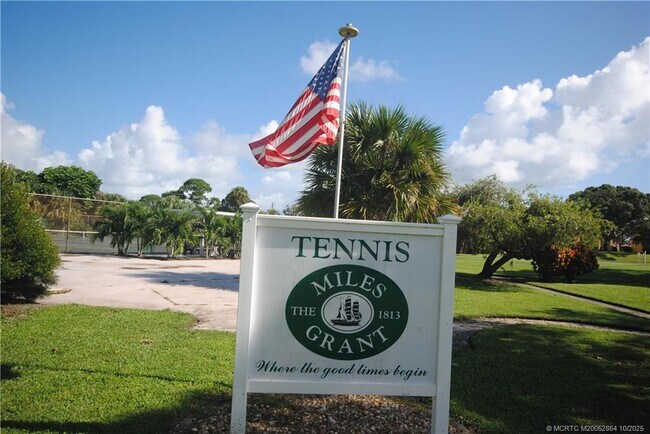 Building Photo - 5333 SE Miles Grant Rd