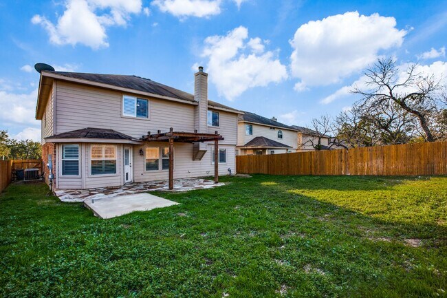 Building Photo - 4 Bedroom/2.5 Bath Wildhorse Subdivision