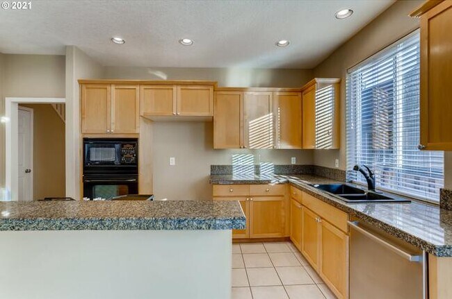 Building Photo - 5683 NE Daventry St