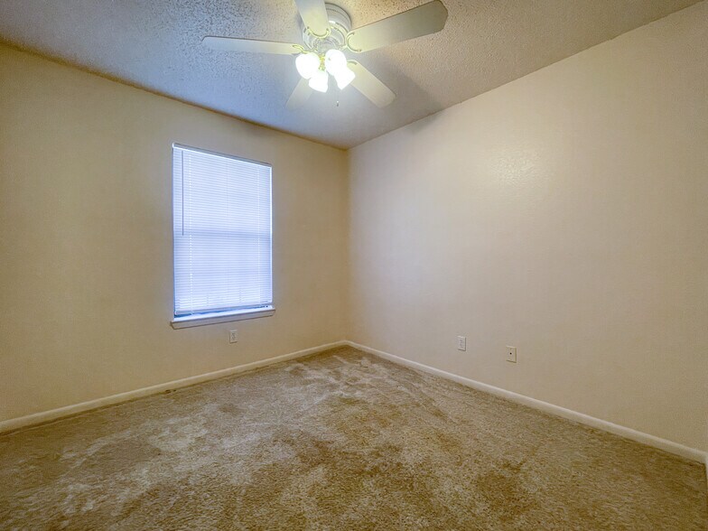 Building Photo - 255 Betty Jane Ln