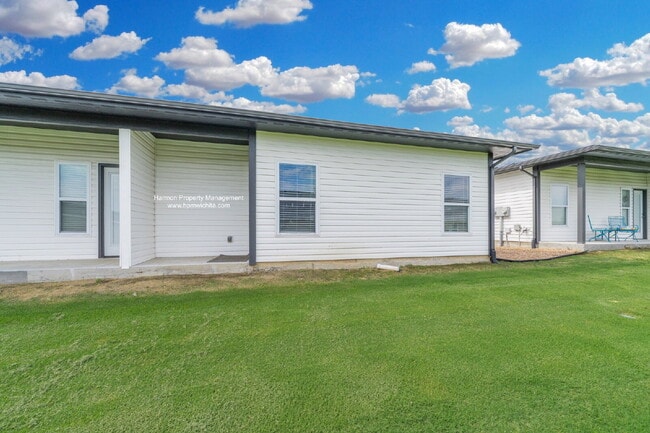 Building Photo - 2112 S Thatcher Ct