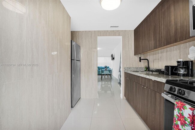 Building Photo - 1025 94th St