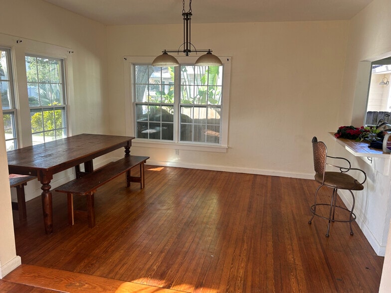 Building Photo - 2535 2nd Ave N