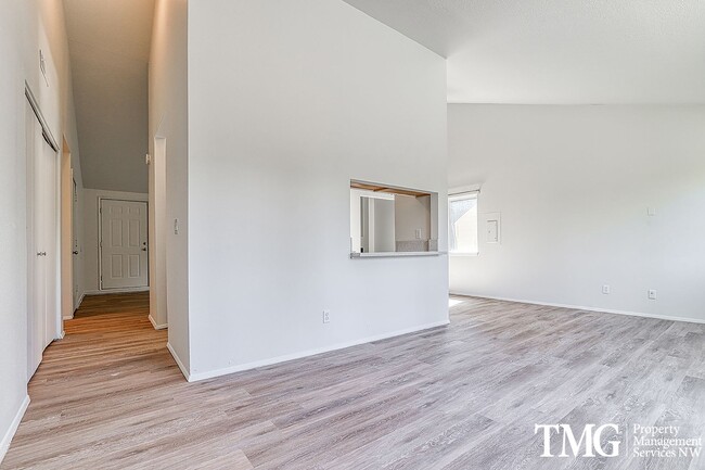 Building Photo - Amazing Open concept Condo in a secluded c...