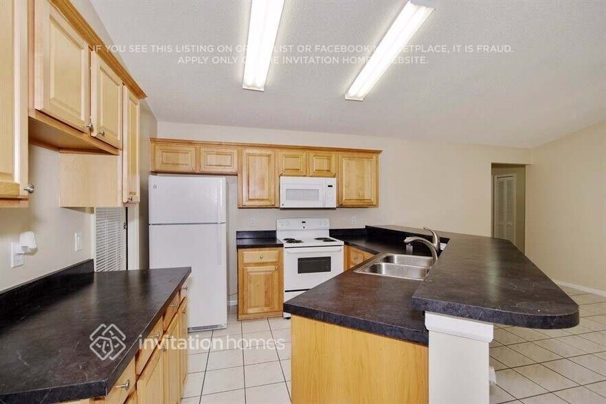 Building Photo - 266 Stillwater Dr
