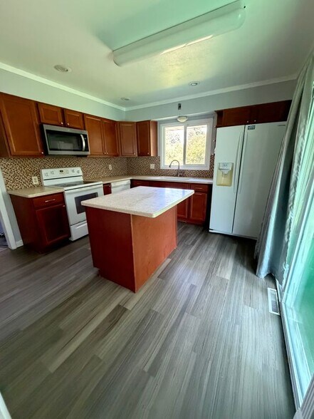 Building Photo - 107 Hadley Dr