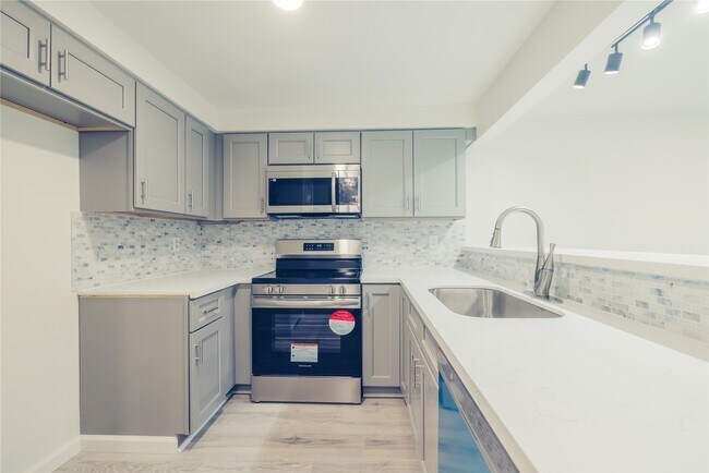 Building Photo - 12553 Wellington Park Dr