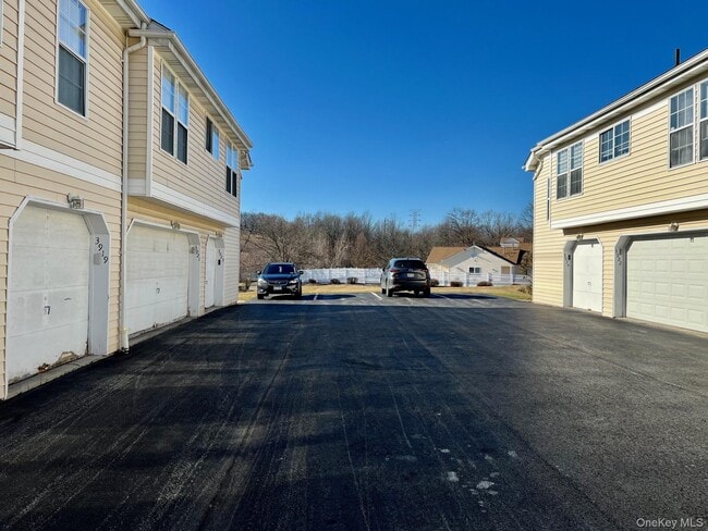 Building Photo - 3917 Whispering Hills Dr