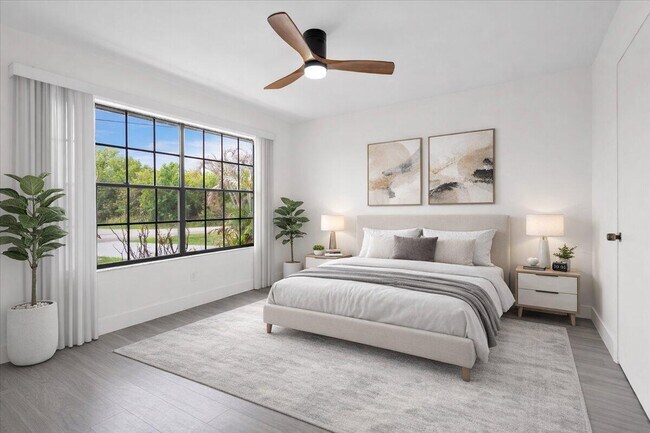 Building Photo - 841 NW Riverside Dr