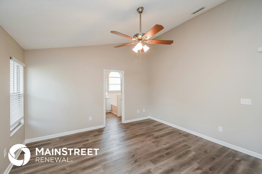 Building Photo - 8854 Rose Hill Dr N