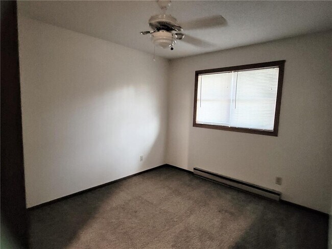 Building Photo - 1325 Henry St