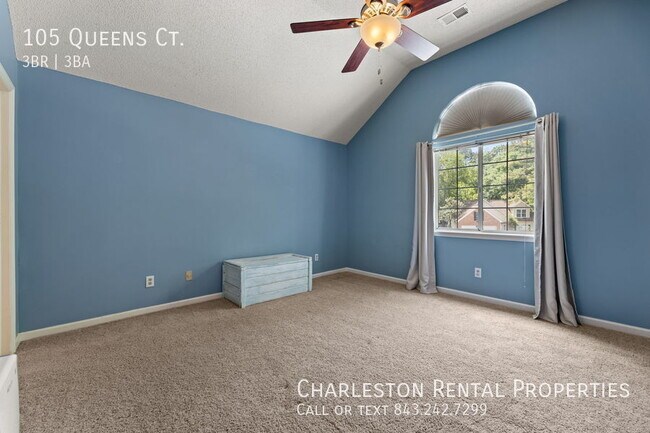 Building Photo - 105 Queens Ct