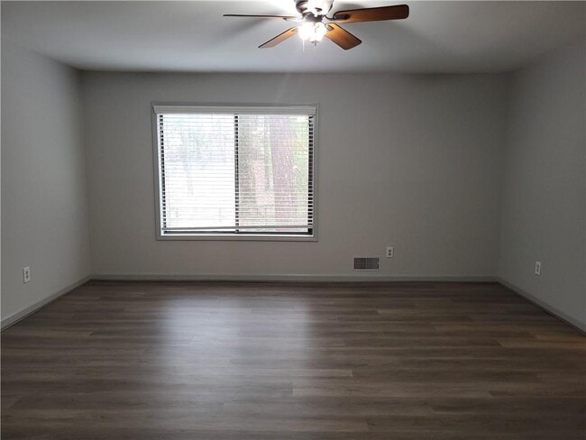 Building Photo - 2571 Rocky Springs Dr NE