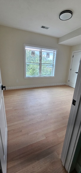 Building Photo - 15 Hadley Pl