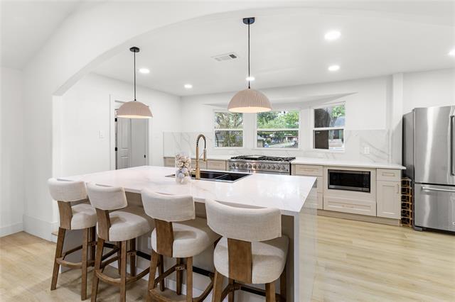 Building Photo - 1513 Carriage Ln