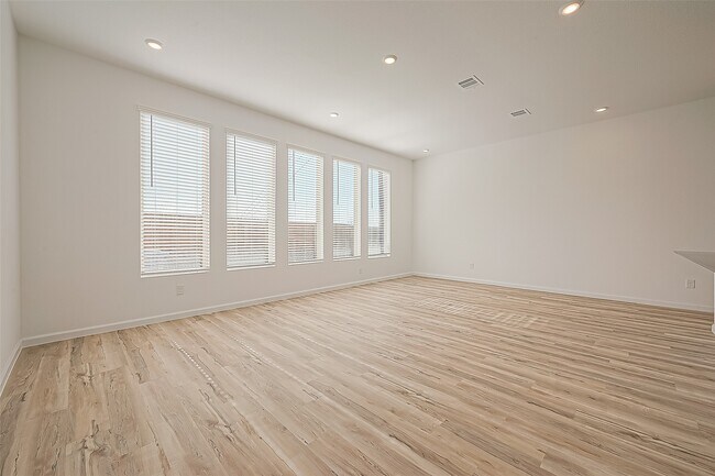 Building Photo - 5402 Holly Hvn Ct