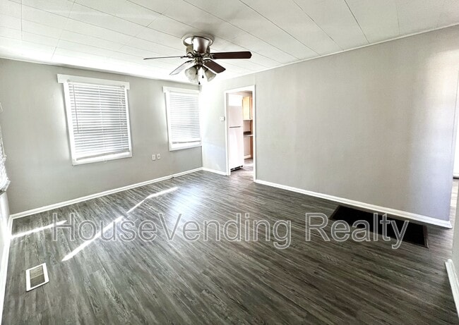 Building Photo - 407 Douglas Ave