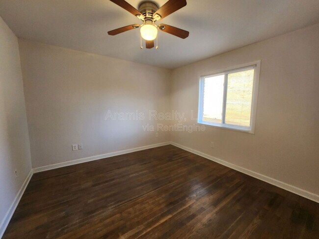 Building Photo - 1651 Line Cir