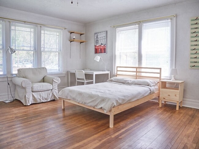 Building Photo - R0504